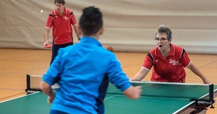 Beim "Open Sunday" am 9. März 2016 zeigte die PTSV-Tischtennisabteilung Kindern aus den Konstanzer Geflüchtetenunterkünften den Umgang mit den kleinen schnellen Bällen.