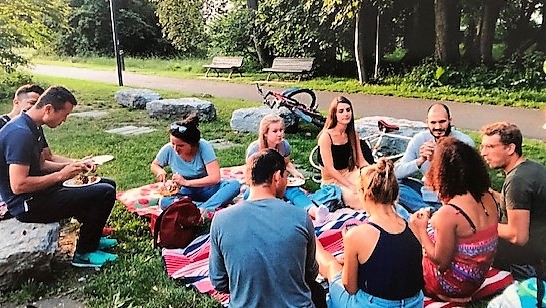 Die Interkulturelle Gruppe Konstanz beim Picknick auf dem Hohentwiel am 20. Juli 2019