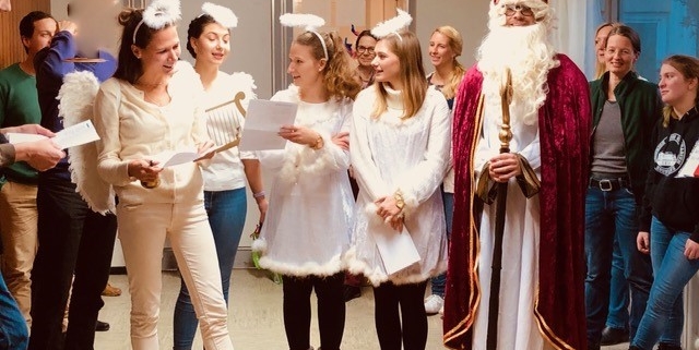 Nikolausfeier von Save me Konstanz in der Unterkunft für Geflüchtete Atrium